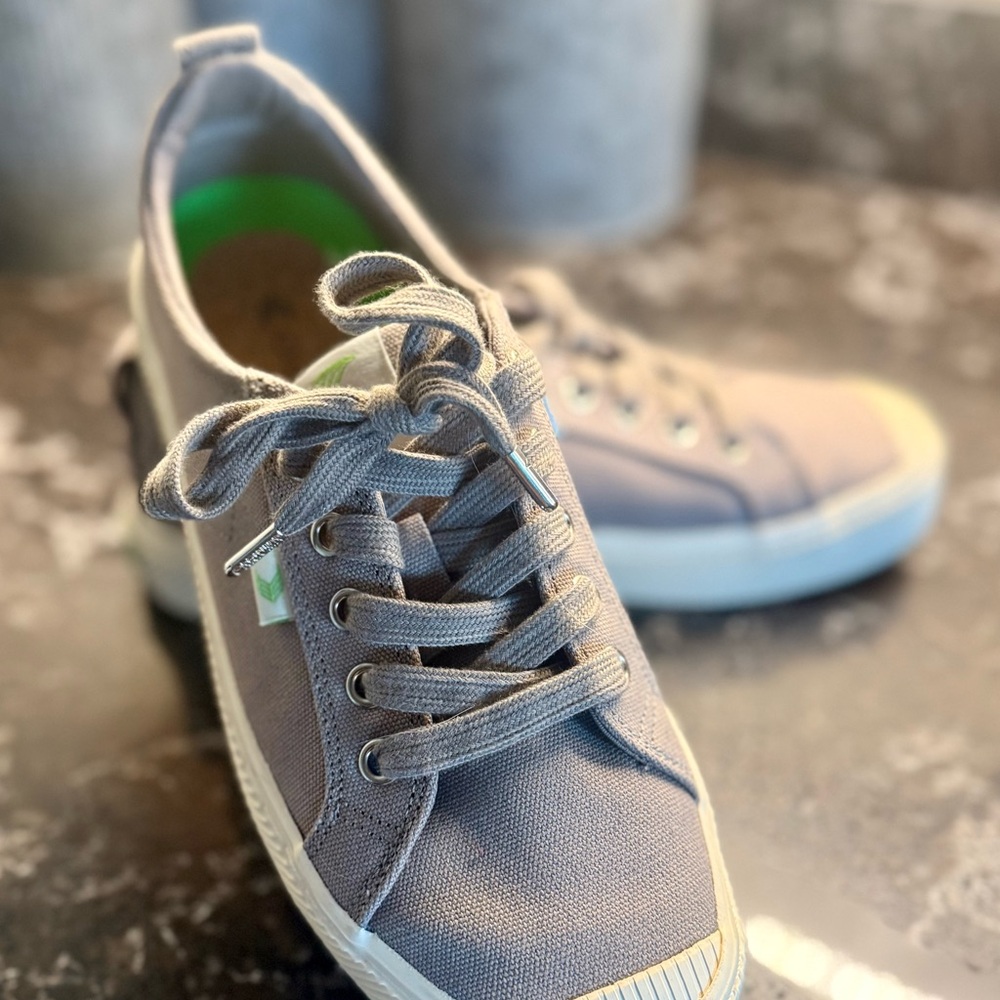 Cariuma Gray Canvas OCA Low Women's Sneakers